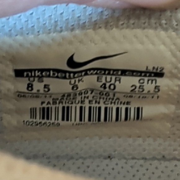 Nike Black and White Checkered Golf Shoes with Pink Accents - Picture 2 of 6